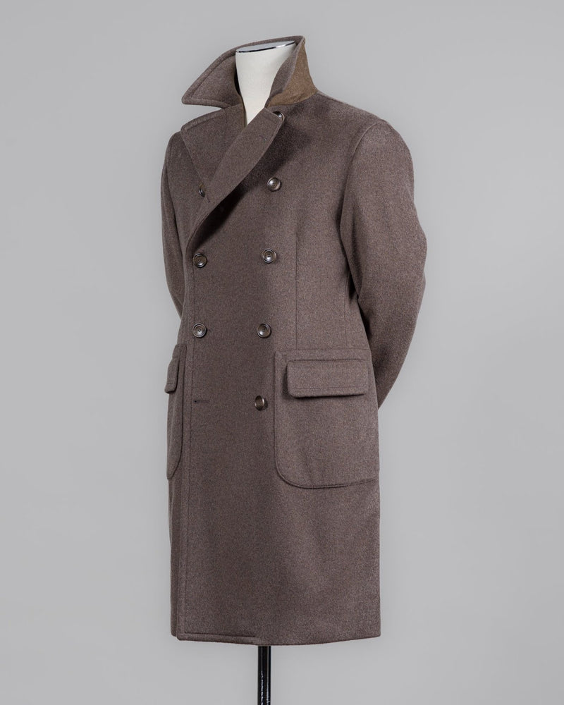 Model: Carlo/Z&nbsp;
Fully Lined
Unconstructed shoulder
Color: T1321 / Taupe
Composition: 100% Cashmere
Made in Martina France, Italy Tagliatore Double-Breasted Cashmere Overcoat / Taupe