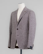 Composition: 90% Virgin wool 10% Cashmere
Modello: Pino Lerario / G-PL26K
Color: Light Taupe / T1354
Unconstructed shoulder
Unlined
2 Buttons
Peak lapel
Patch pockets
Side vents
Made in Martina Franca, Italy Tagliatore Wool & Cashmere Peak Lapel Jacket / Light Taupe