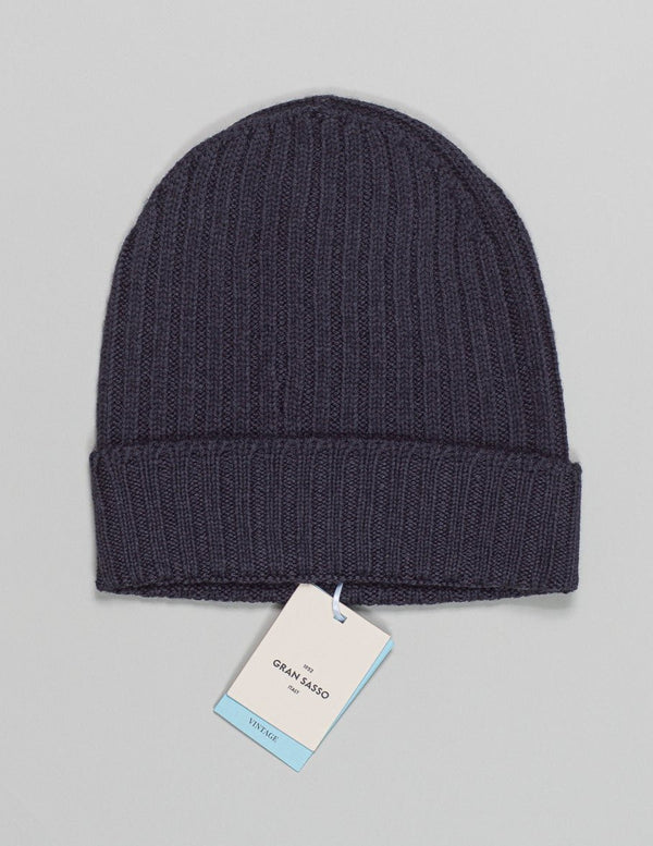 Article: 23190/22700
Color: 914 / Dark Grey
Composition: 100% Virgin Wool

Vintage (Washed)
Made in Italy Gran Sasso Vintage Merino Wool Beanie / Dark Grey