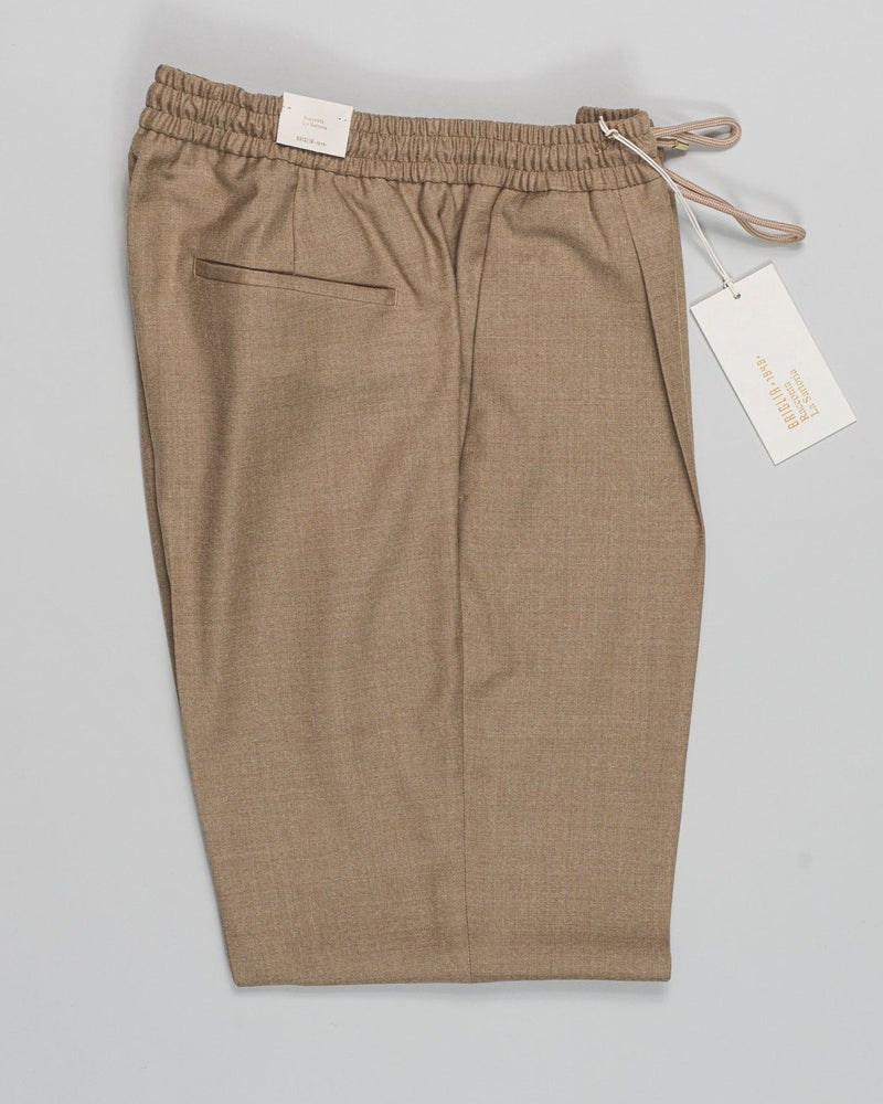 Article: 424120
Model: Wimbledons
Color: Beige / 33
Composition: 99% Virgin Wool 1% Elastan
One Pleat
Slanted side pockets
Drawstring waist

Made in Naples, Italy Briglia Drawstring Flannel Trousers / Beige