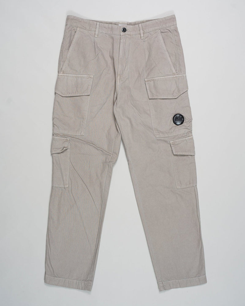 Composition: 100% Cotton
Regular fit
Belt loops

Double cargo pockets on both sides
Lens detail
Garment dyed
Article: 17CMPA259A 1102340
Color: Vintage Khaki / 327 C.P Company Vintage Army Structure Cargo Pants / Khaki