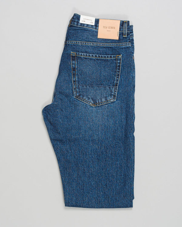 Composition: 100% Cotton
5-Pocket
Color: Rinsed Blue
Model: Italo/3F
Article: 6V-15342
Selvedge denim
Made in Italy &nbsp;Tela Genova Tapered Fit Selvedge Jeans / Rinsed Blue