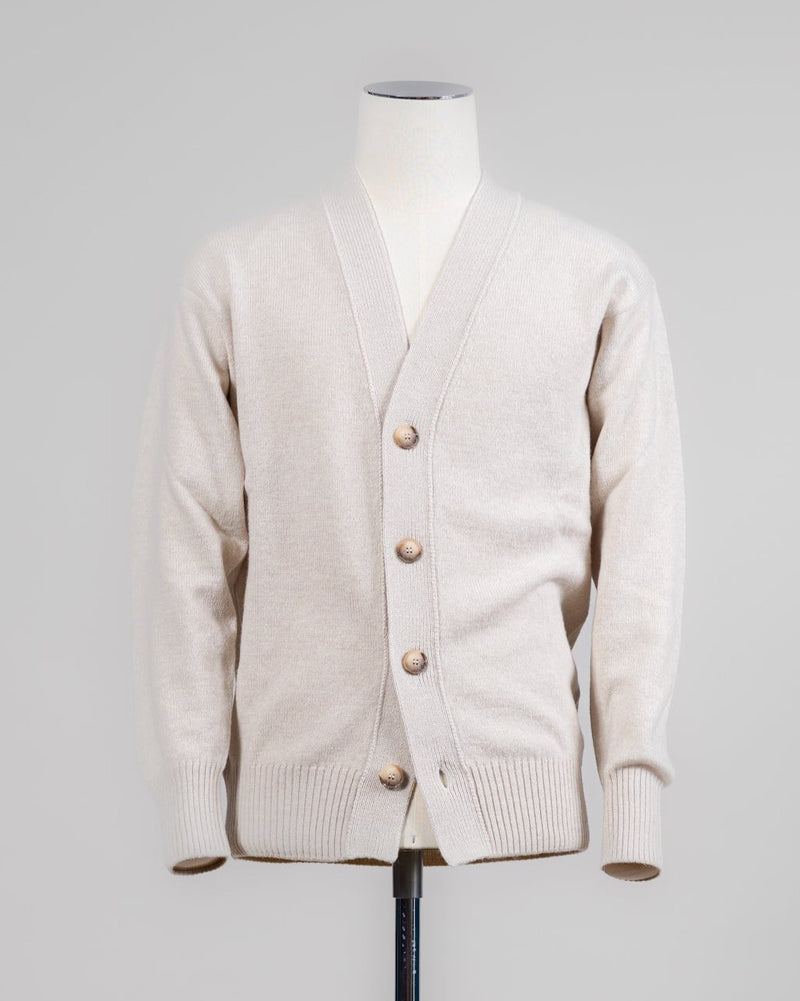 Super Geelong wool cardigan featuring dropped shoulder and 4-button closure. Versatile and refined, it's a timeless wardrobe staple. For its unparalleled softness, this item is a luxury treat. Made in Italy.

Article: 23188/25051
Color: 054 / Natural White
Composition: 100% Virgin Wool
Super Geelong
Made in Italy &nbsp;Gran Sasso Wool Cardigan / Natural White