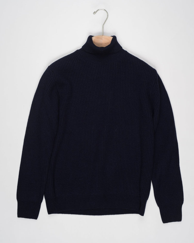 Model: Dolcevita
Article: 7.CI10
Color: Navy
Composition: 90% Wool 10% Cashmere
Made in Florence, Italy G.R.P. Firenze Wool &amp; Cashmere Rollneck / Navy