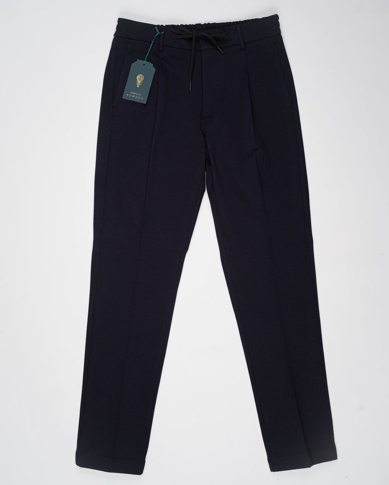 Model: Spiaggia 1p

Single pleat
Front pockets: slanted
Back pocket: welt (right side)

Color: Navy
Article: cn1217x
Composition: 70% Viscose 25% Polyamide 5% Elastan
Made in Martina Franca, Italy Berwich Drawstring Jersey Trousers / Navy