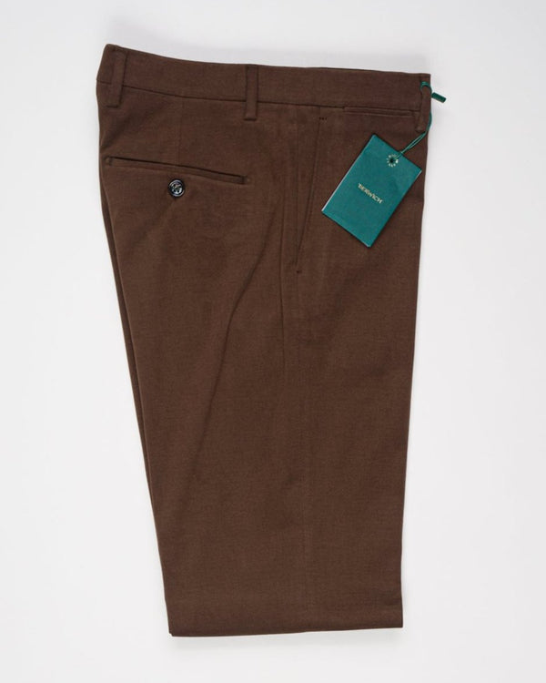 Model: vulcano23

Flat front

Front pockets: slanted

Belt loops
Unfinished hem
Article: ts1620x
Color: Brown
Composition: 98% Cotton 2%Elastan
Made in Martina Franca, Italy Berwich Cotton Chinos / Brown