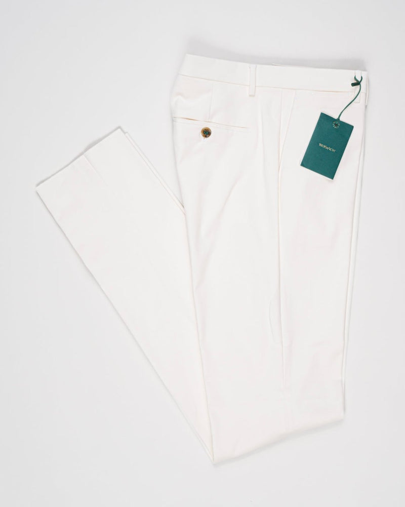 Model: vulcano23

Flat front

Front pockets: slanted

Belt loops
Unfinished hem
Article: ts1620x
Color: White
Composition: 98% Cotton 2%Elastan
Made in Martina Franca, Italy Berwich Cotton Chinos / White