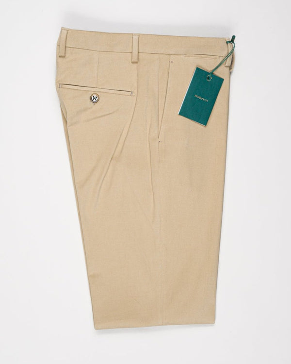 Model: vulcano23

Flat front

Front pockets: slanted

Belt loops
Unfinished hem
Article: ts1620x
Color: Beige
Composition: 98% Cotton 2%Elastan
Made in Martina Franca, Italy Berwich Cotton Chinos / Beige