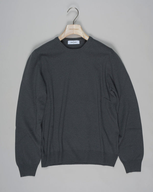 Article: 55159/19699
Color: 468 / Stone Grey
Composition: 80% Virgin Wool 10% Cashmere 10% Viscose

Made in Italy Gran Sasso Wool &amp; Cashmere Crew Neck / Stone Grey