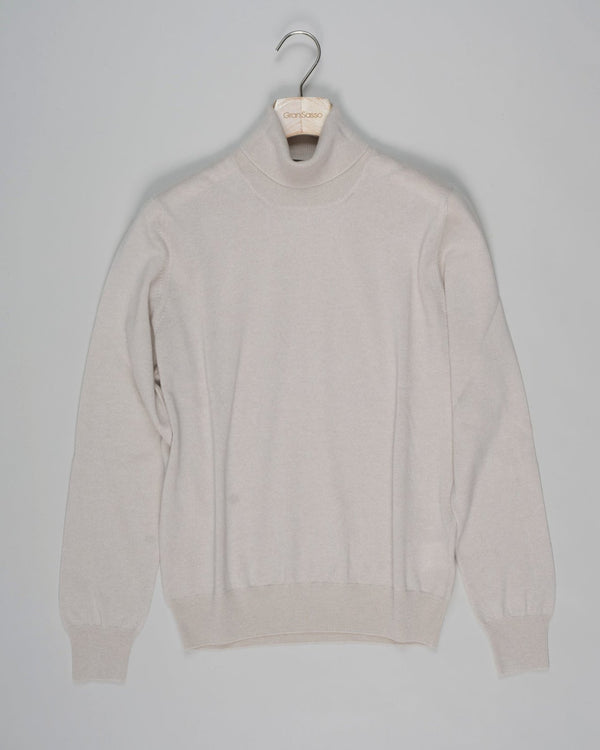 Article: 55157/12590

Color: 007 / Chalk
Composition: 100% Cashmere
Made in Italy Gran Sasso Cashmere Roll Neck / Chalk