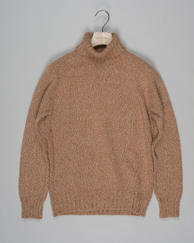 Article: 10182/15701
Color: 130 / Rust
Composition: 97% Cashmere 3% Virgin Wool

Made in Italy Gran Sasso Multitone Cashmere Roll Neck / Rust