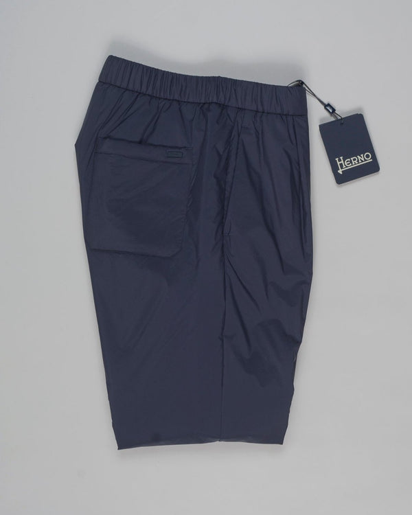 Light Insulated
Slanted side pockets
Welted back pockets
Zip fly
Drawstring waist
Article: PT000055U 12456Z&nbsp;
Color: Navy / 9202 Herno Light Insulated Trousers / Navy